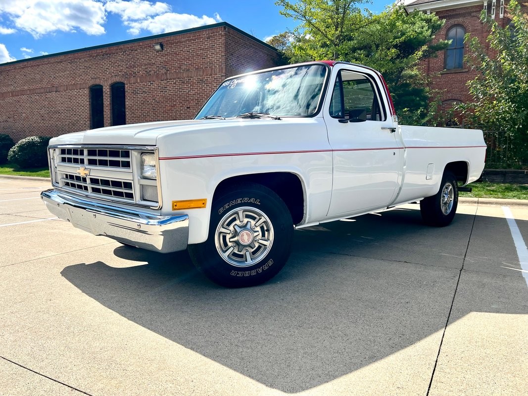 Chevrolet-C-10-1986-Standard-Cab-Pickup-Red