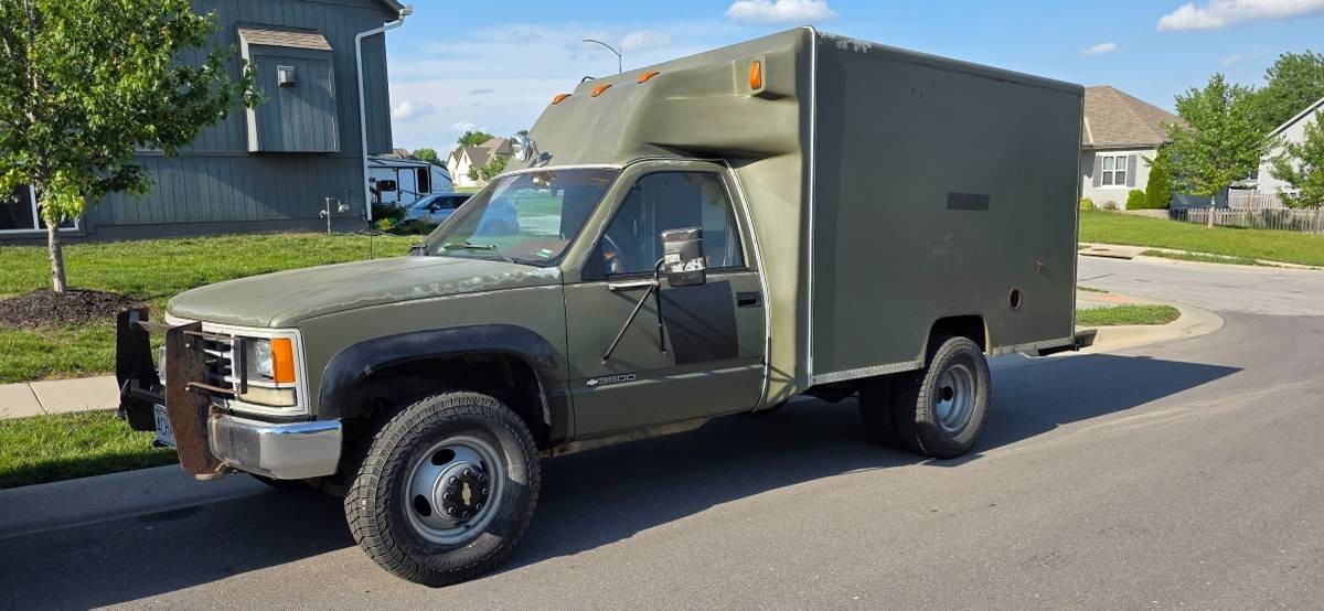 Chevrolet-C-10-1990-Utility-Tan