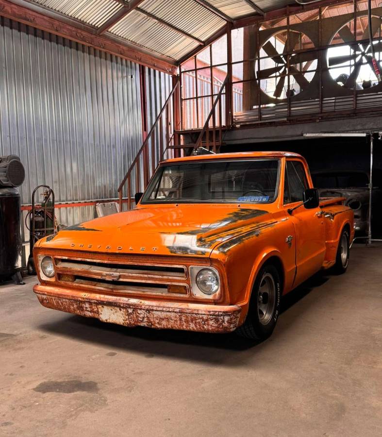 Chevrolet-C-10-stepside-1967-Orange