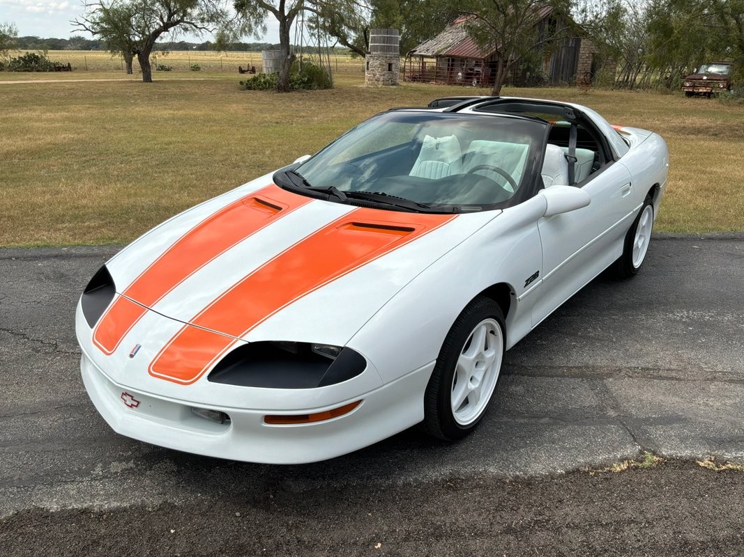 Chevrolet-Camaro-1997-Coupe-White