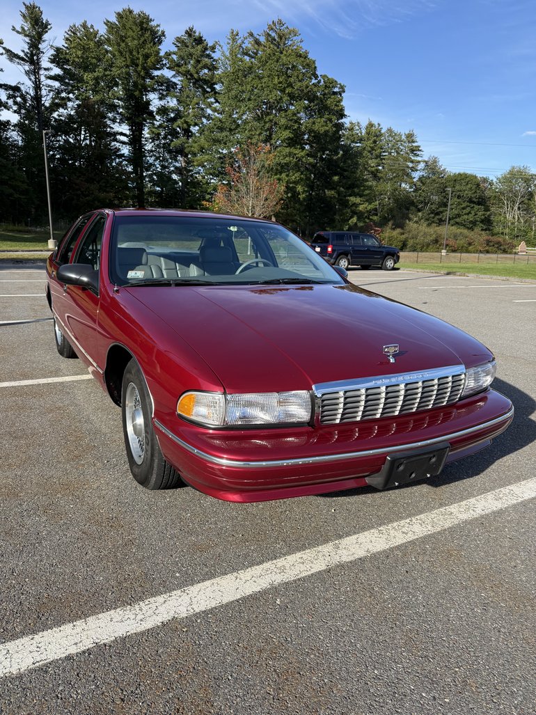 Chevrolet-Caprice-classic-1995-Medium-Garnet-Red-Grey-Leather