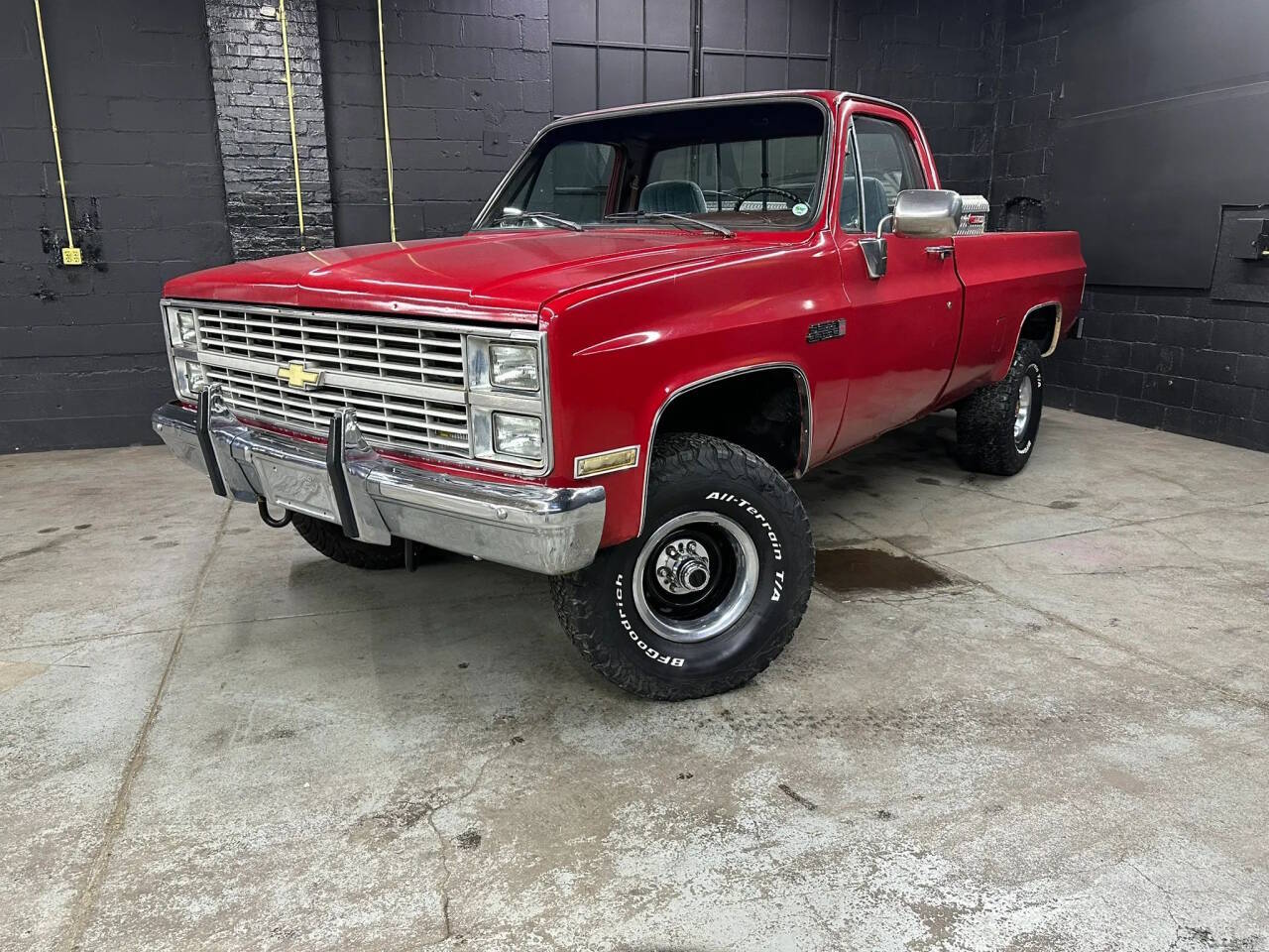 Chevrolet-Ck-1500-1984-Red