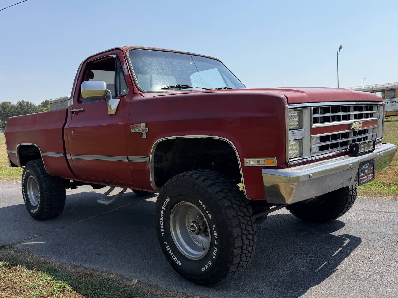 Chevrolet-Ck-1500-1985-Red-Red