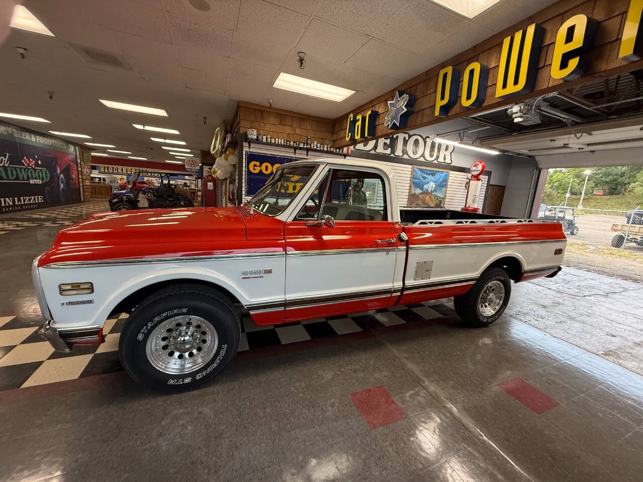 Chevrolet-Ck-2500-1972-Orange-And-White-Black