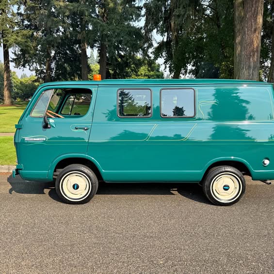 Chevrolet-Classic-chevy-van-1966