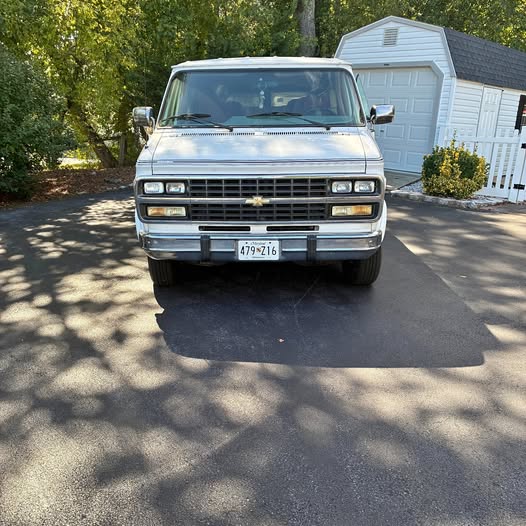 Chevrolet-Conversion-van-1993