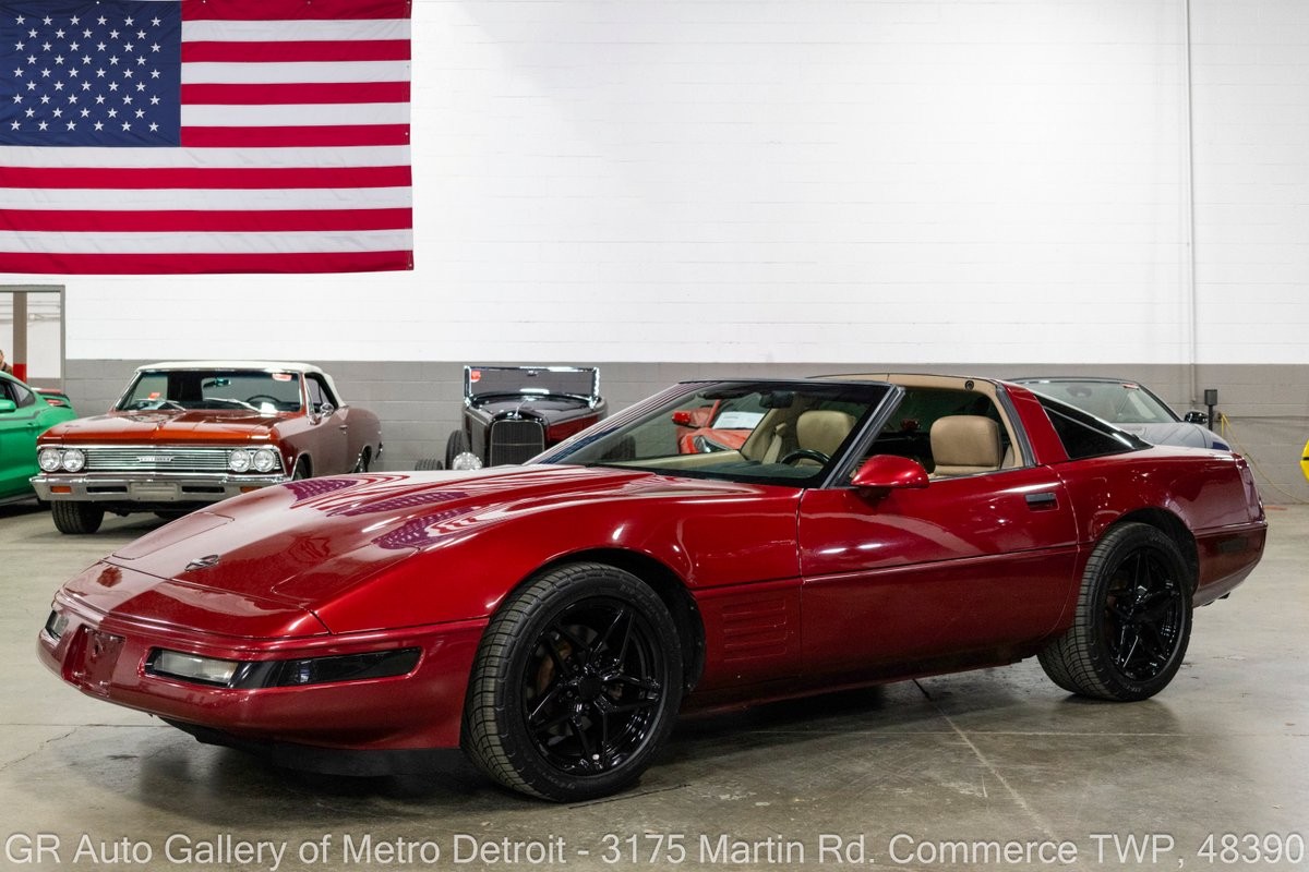 Chevrolet-Corvette-1992-Hatchback-Tan