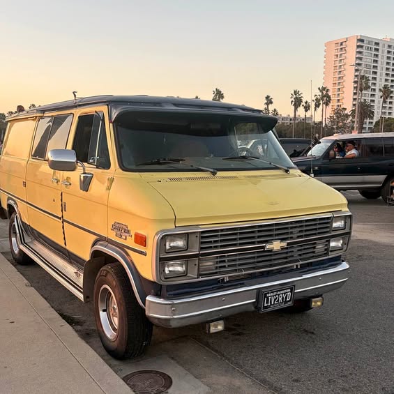 Chevrolet-G-20-1984