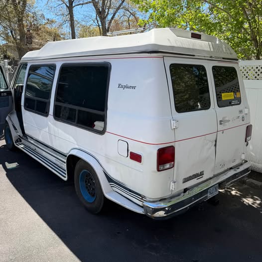 Chevrolet-G-20-1991
