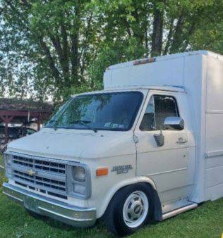 Chevrolet-G-30-1985-White