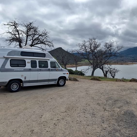 Chevrolet-G20-high-top-chinook-trailwagons-1989