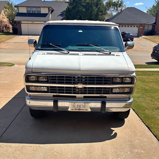Chevrolet-G30-beauville-camper-van-1993
