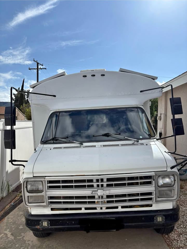Chevrolet-G30-bus-skoolie-1991