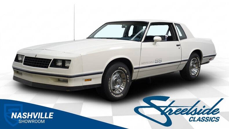 Chevrolet-Monte-carlo-1984-Arctic-White-Dark-Blue
