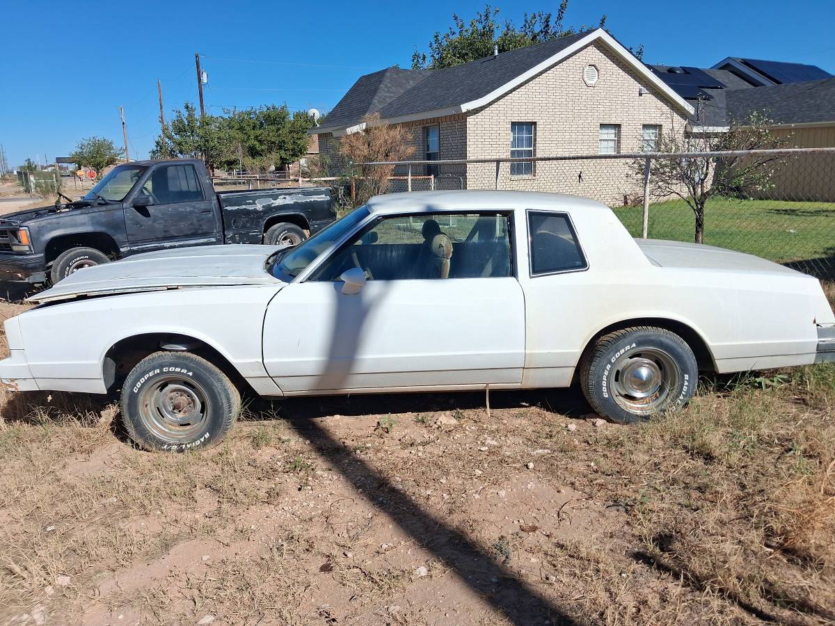 Chevrolet-Monte-carlo-1986-White