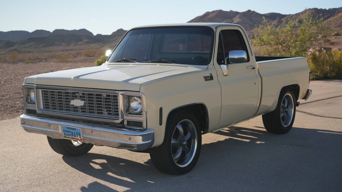 Chevrolet-Silverado-1983-White