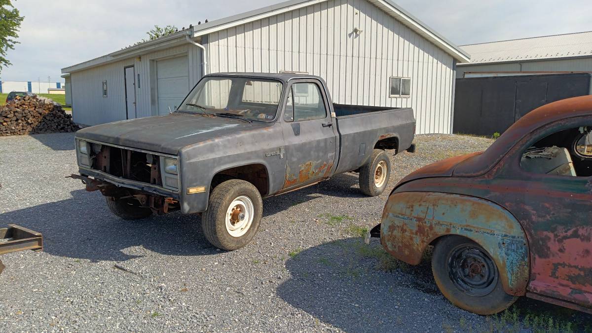 Chevrolet-Silverado-2500hd-4x4-1985-Black