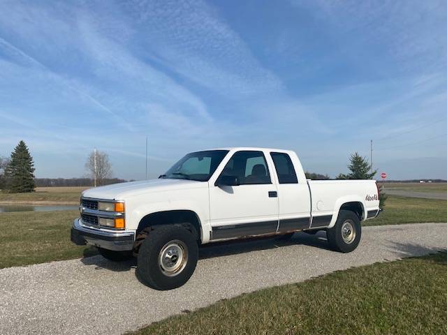 Chevrolet-Silverado-k2500-1996-White