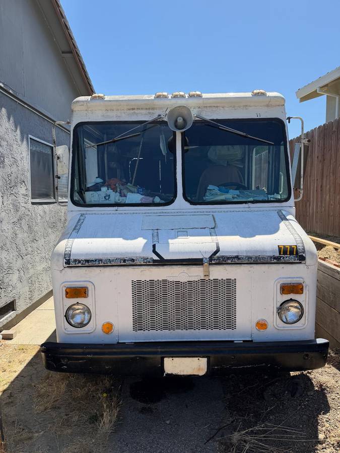 Chevrolet-Stepvan-1982-White