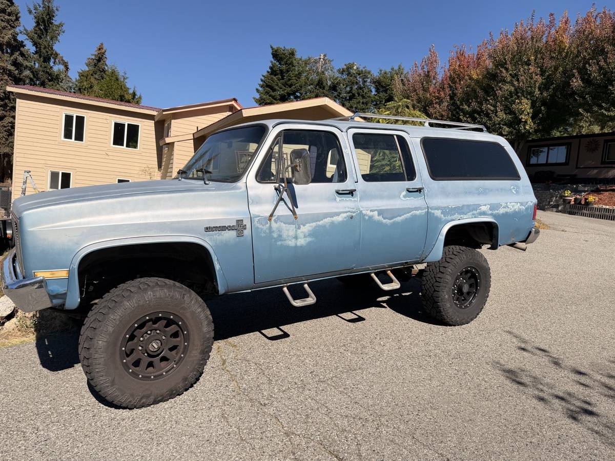 Chevrolet-Suburban-1981-Blue
