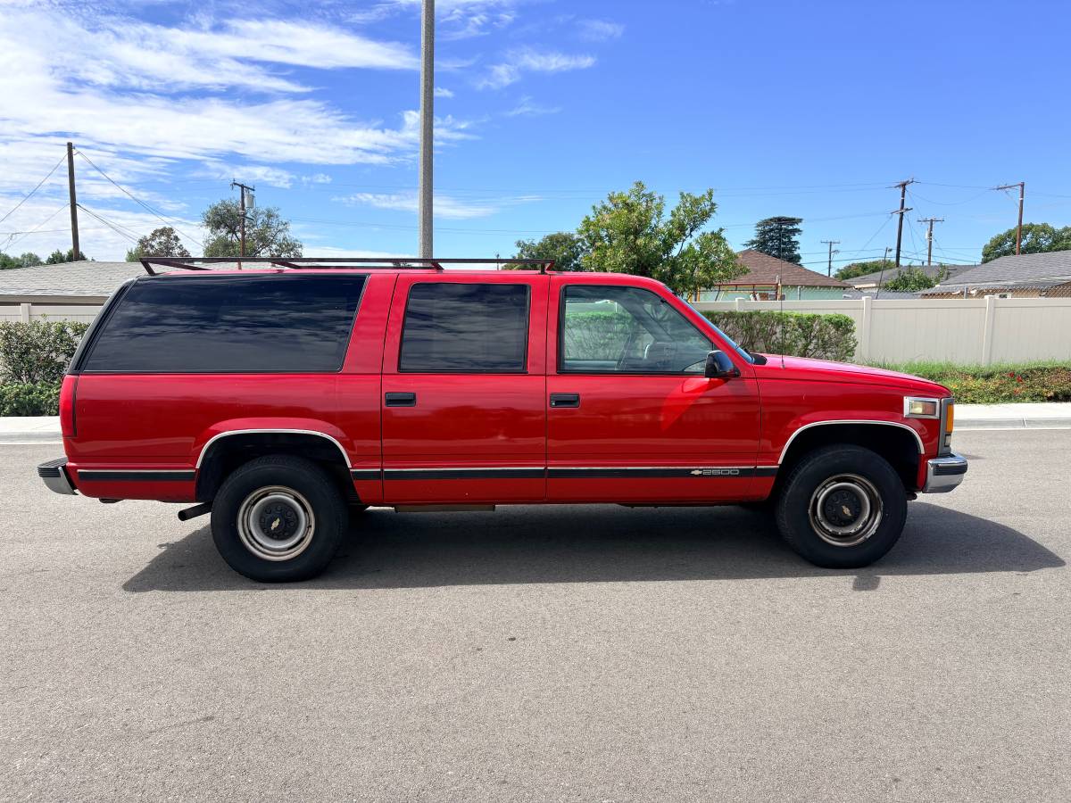 Chevrolet-Suburban-1995