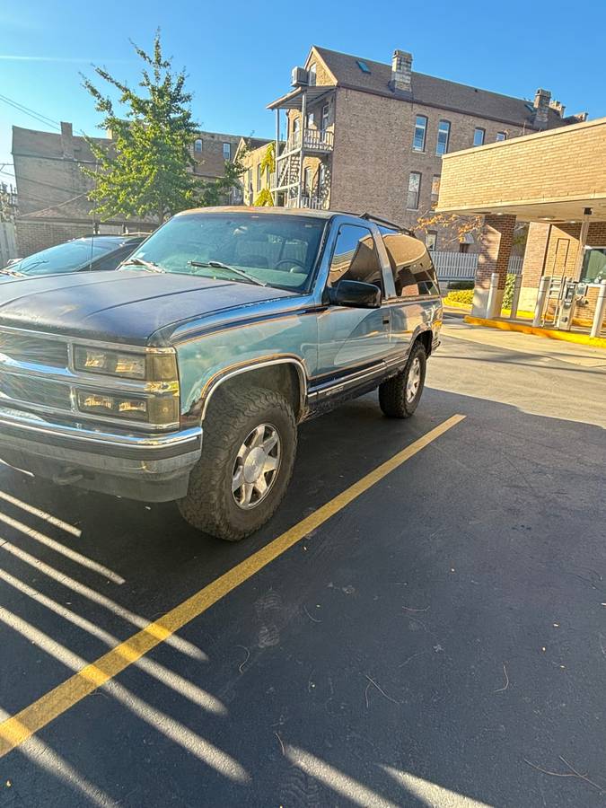 Chevrolet-Tahoe-1995