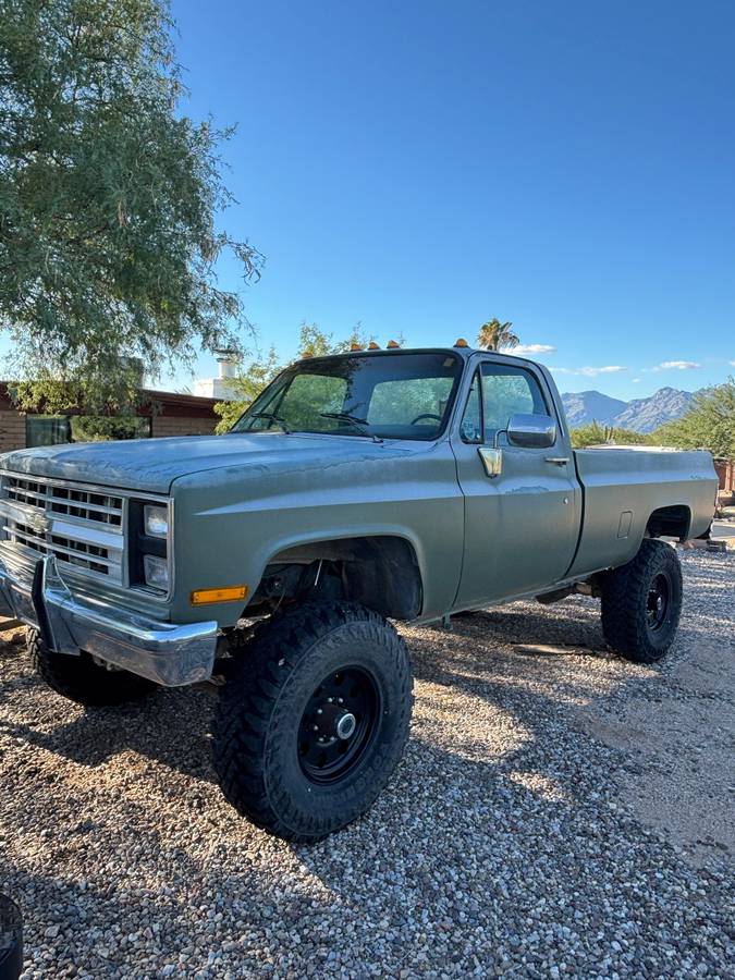 Chevrolet-V30-1987