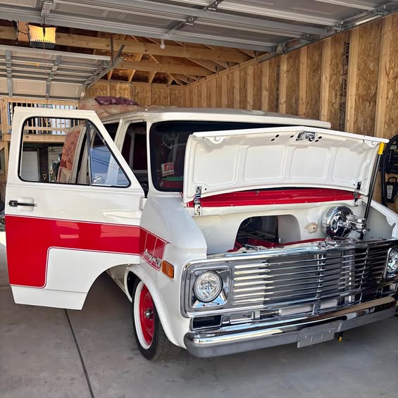 Chevrolet-Van-1976