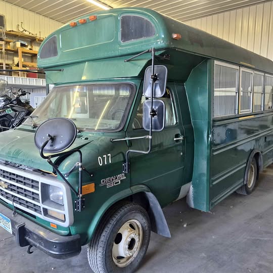 Chevrolet-Van-mini-bus-1996
