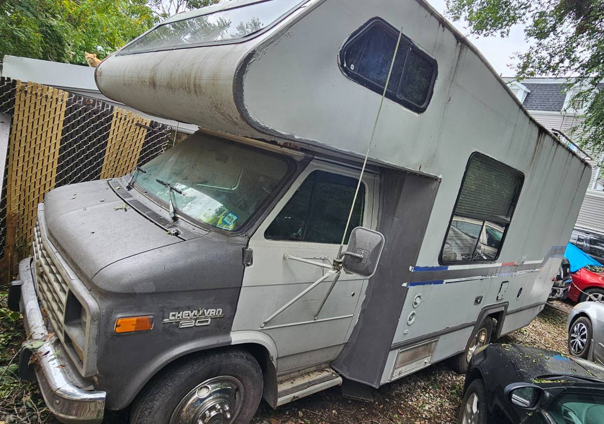 Chevrolet-Van30-camper-1993-White