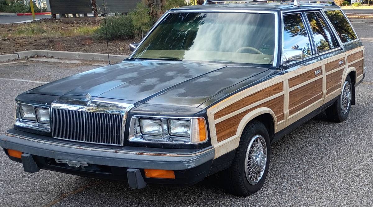 Chrysler-Lebaron-woody-wagon-town-country-1987
