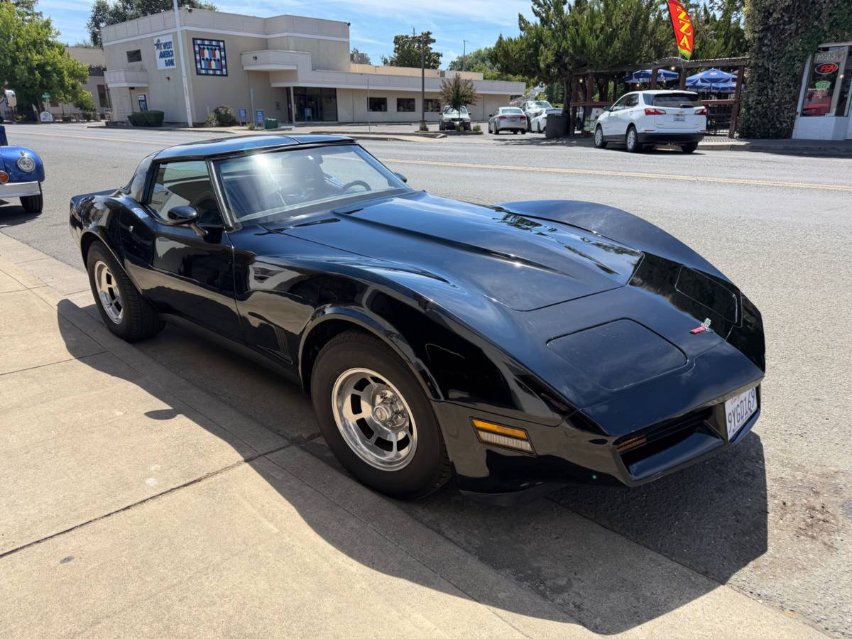 Corvette-stingray-1981