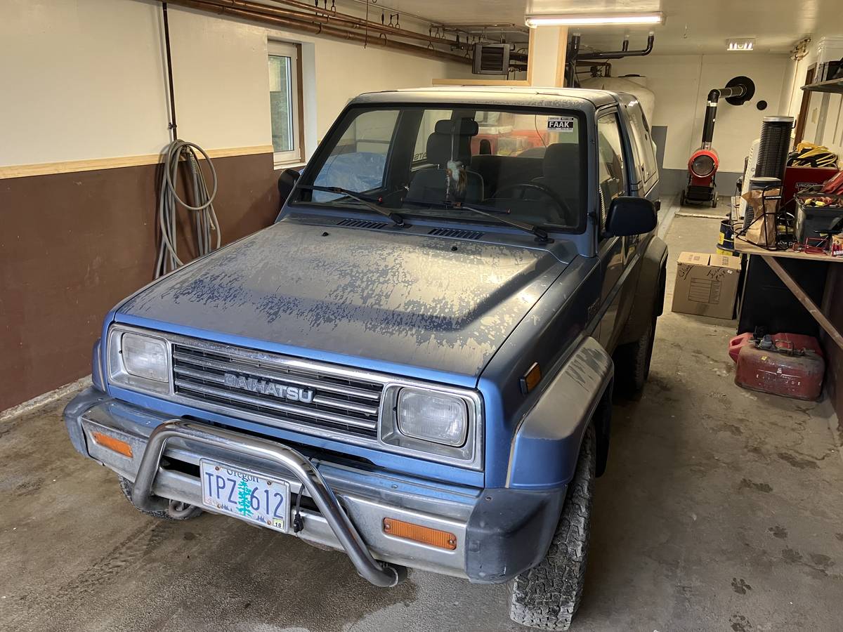 Daihatsu-rocky-1992-Blue