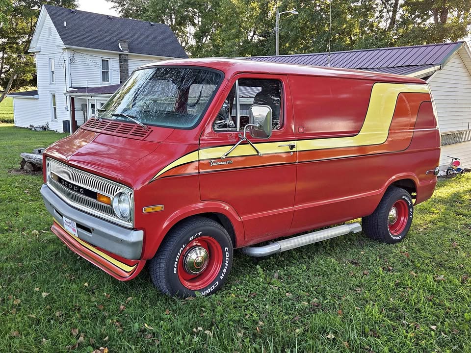 Dodge-72-dodge-b200-34-ton-shorty-1972