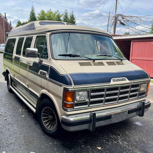Dodge-B-250-1987