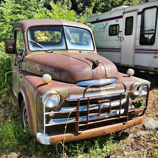 Dodge-B-series-job-rated-truck-pilot-house-1-ton-dully-1948