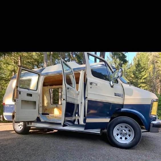 Dodge-B150-1989