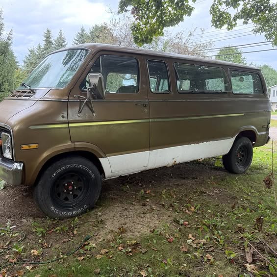 Dodge-B250-1975