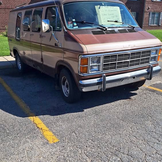 Dodge-B250-1984