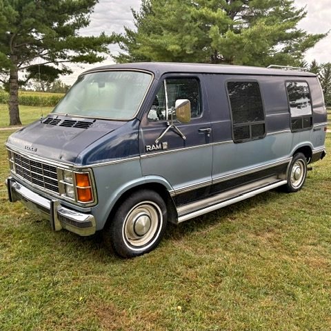 Dodge-B250-1985