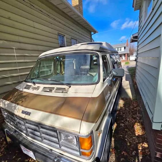 Dodge-B250-1989