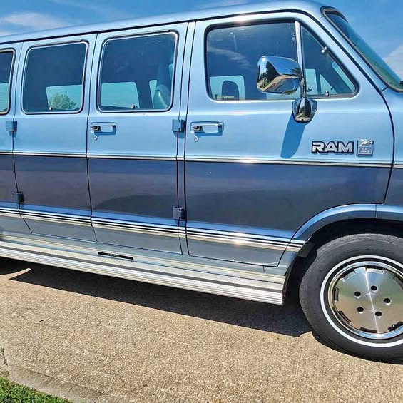 Dodge-B250-1989