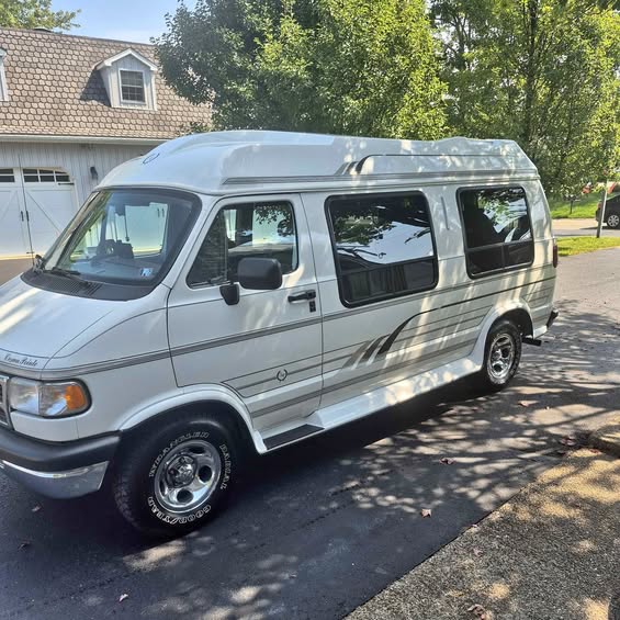 Dodge-B250-1996