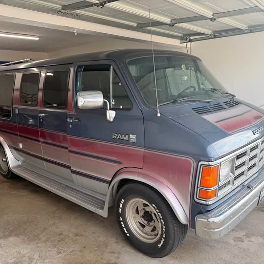 Dodge-B250-sahara-conversion-van-1989