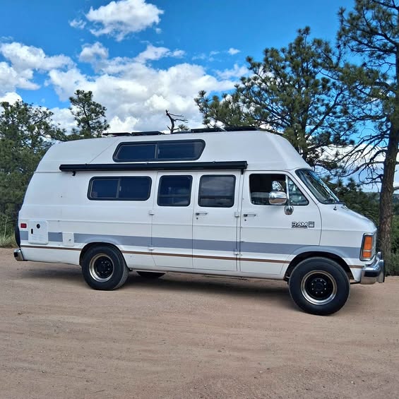 Dodge-B350-1986