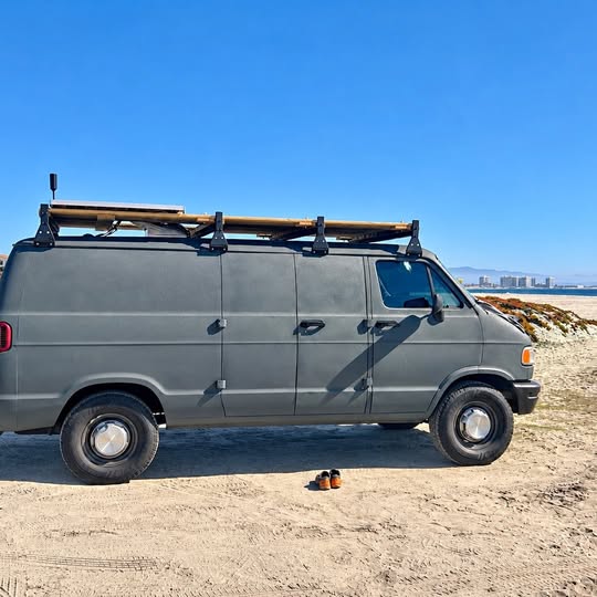 Dodge-B3500-camper-van-1995