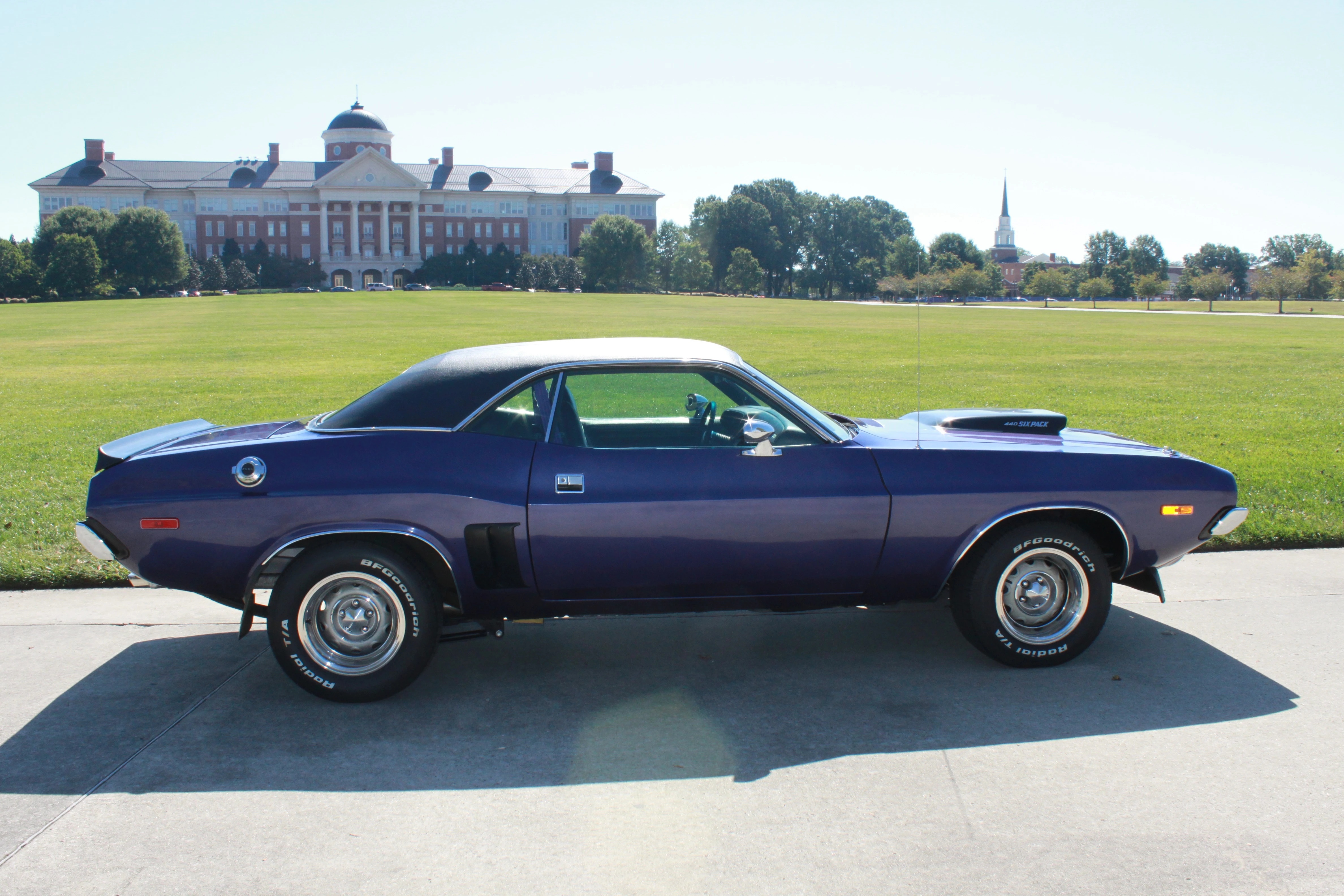 Dodge-Challenger-1973-Purple-Black