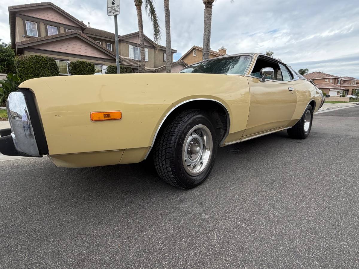 Dodge-Charger-v8-318-with-automatic-transmiss-1973
