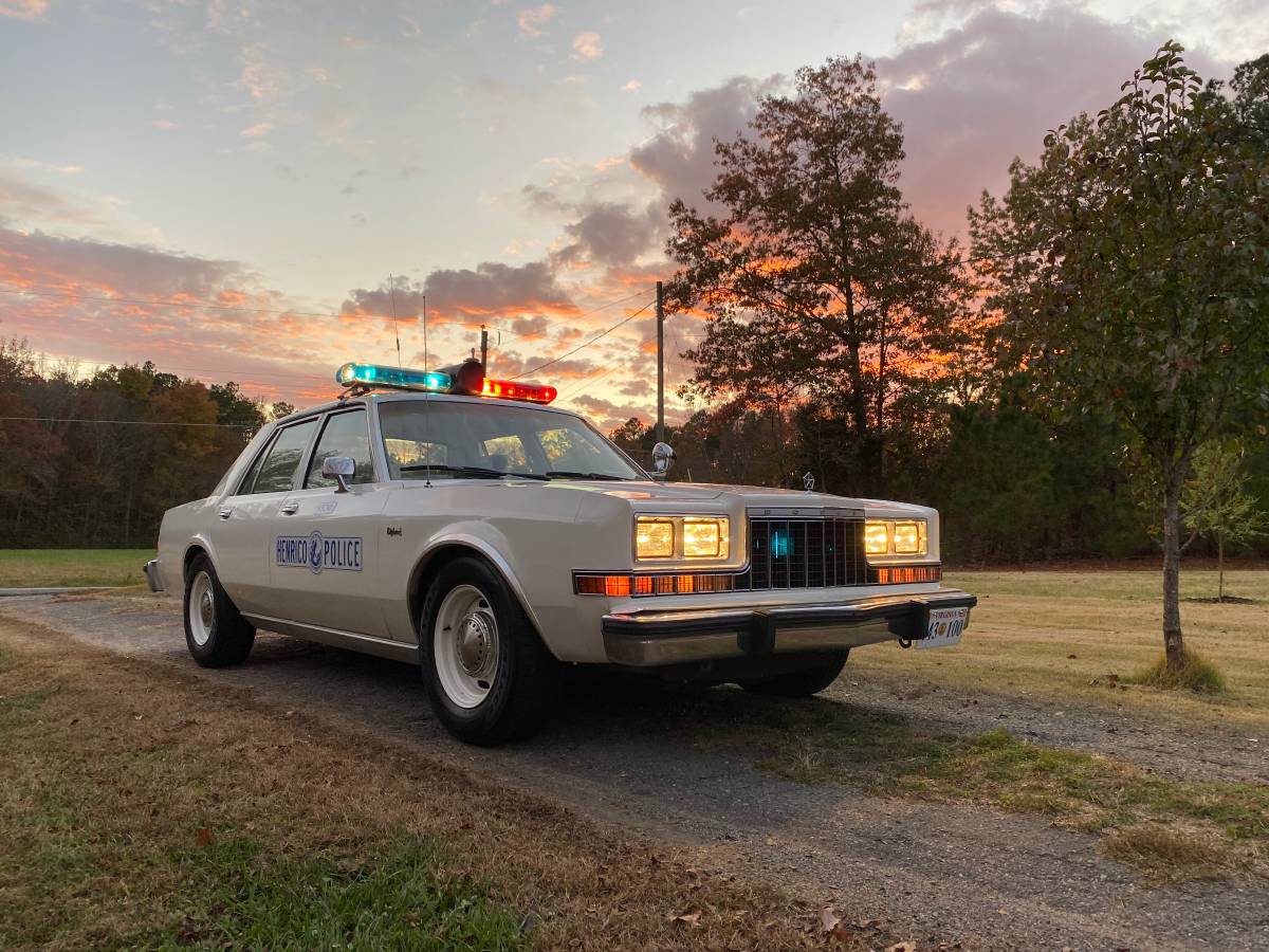 Dodge-Diplomat-1983-White