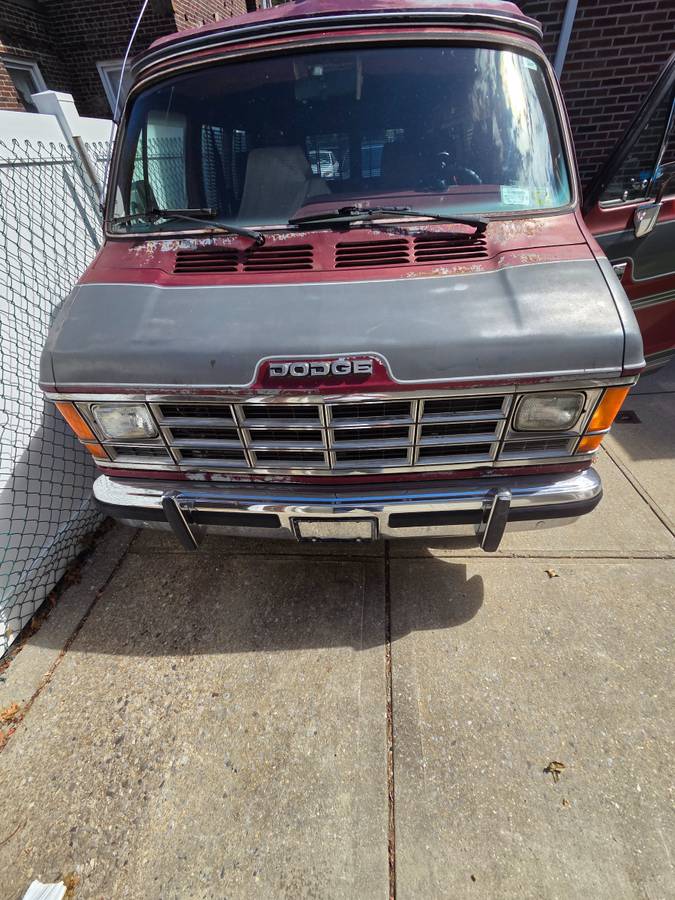 Dodge-Hi-top-conversion-van-1987-Red